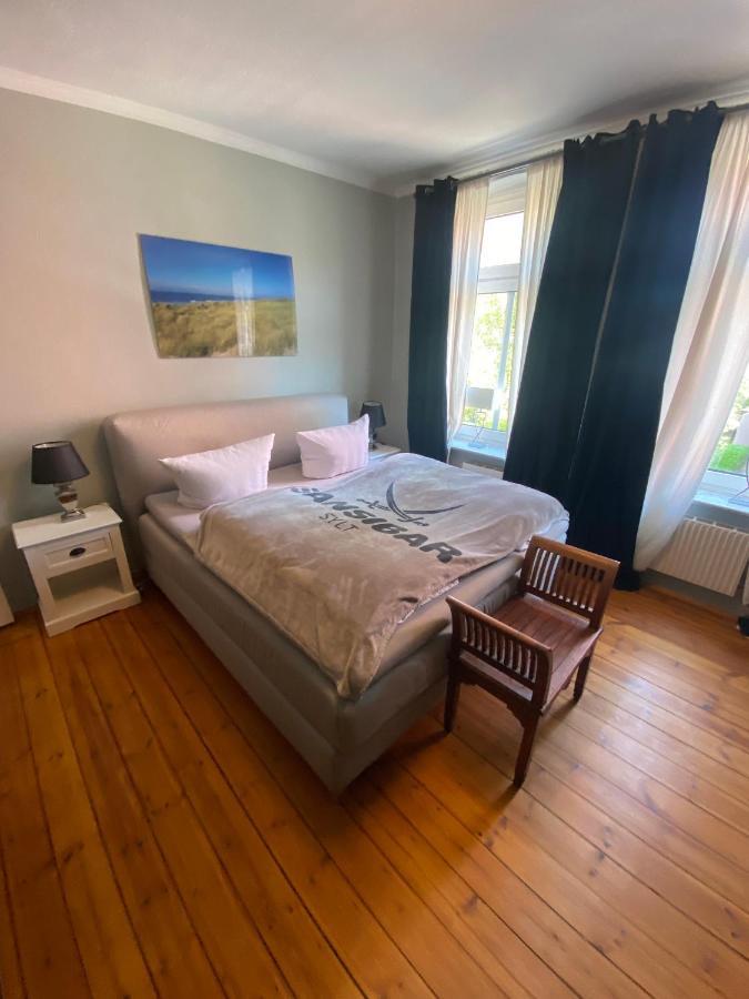 Appartement Deluxe Altbaucharme In Zentraler Lage à Kiel Extérieur photo